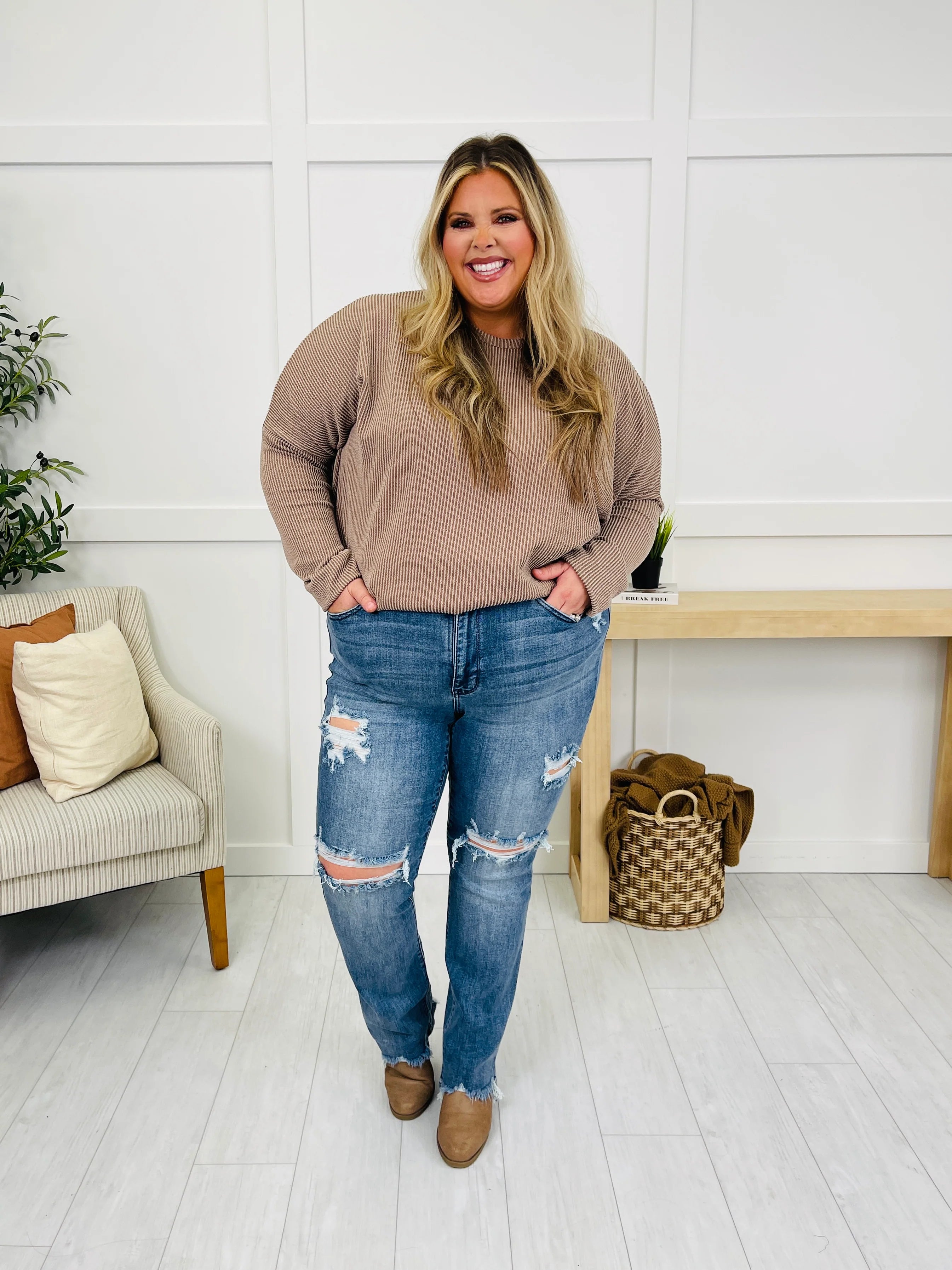 Judy Blue REG/CURVY Get Something Straight Mid Rise Jeans