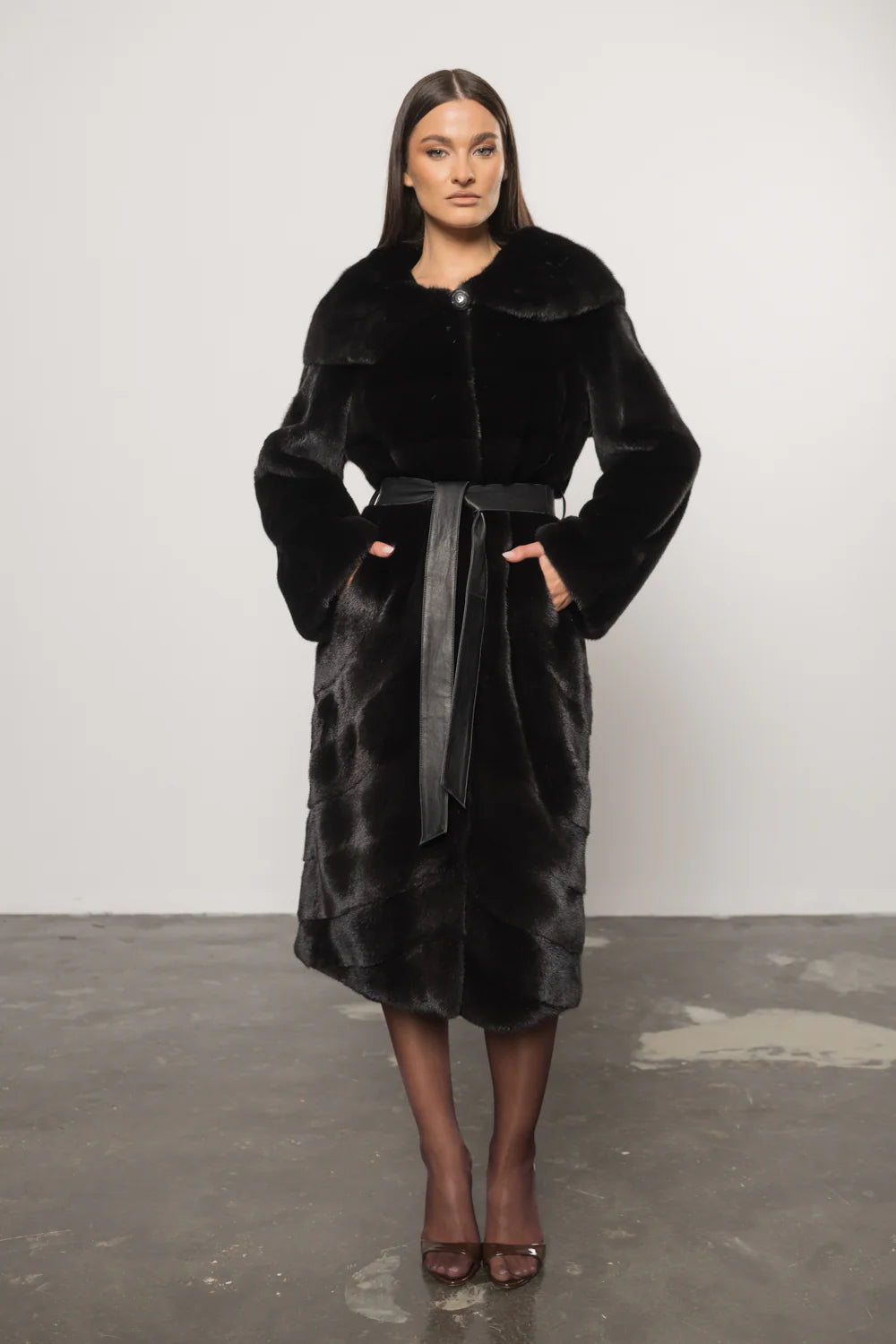 Palton din Blană Naturală de Vizon Blackglama, cu Glugă și Cordon din Piele, Diamond 424