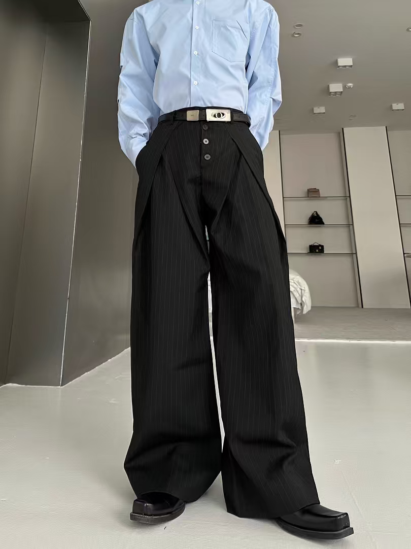 Pleated casual multi-button trousers