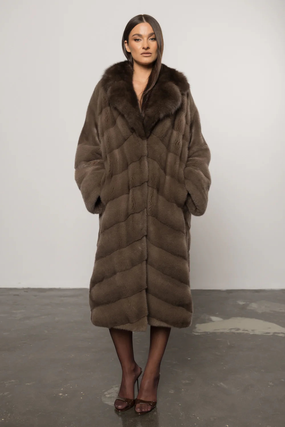 Haină din Blană Naturală de Vizon cu Guler din Zibelina, Femei, Taupe Sable 427