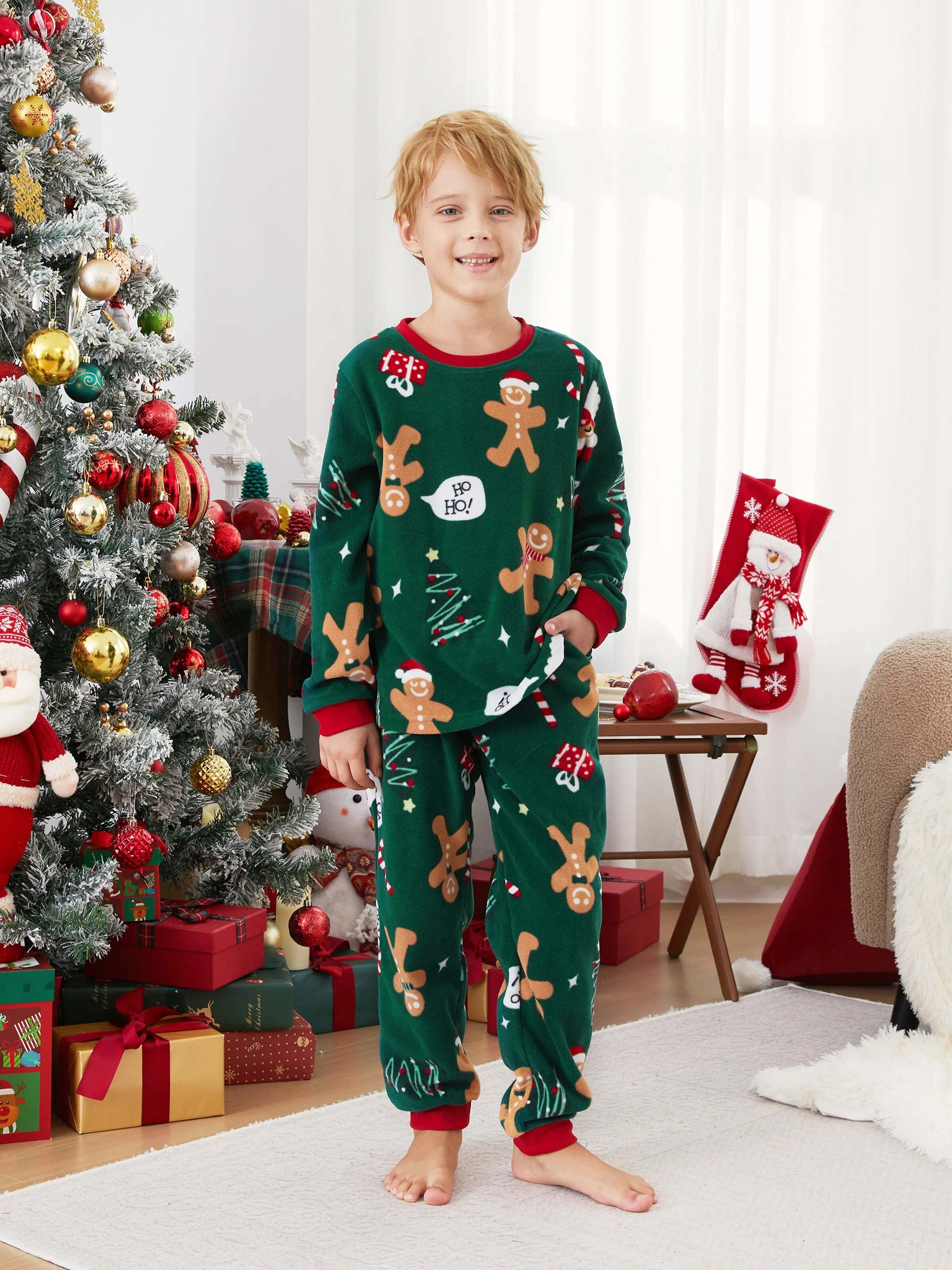 Christmas Pajamas Family Matching Fleece Gingerbread Man Long Sleeves Pajamas Sets with Christmas Socks Dark Green