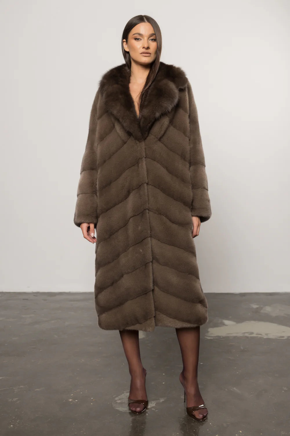 Haină din Blană Naturală de Vizon cu Guler din Zibelina, Femei, Taupe Sable 427