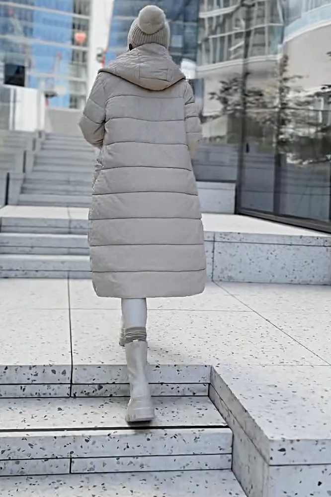 Women's hooded down jacket