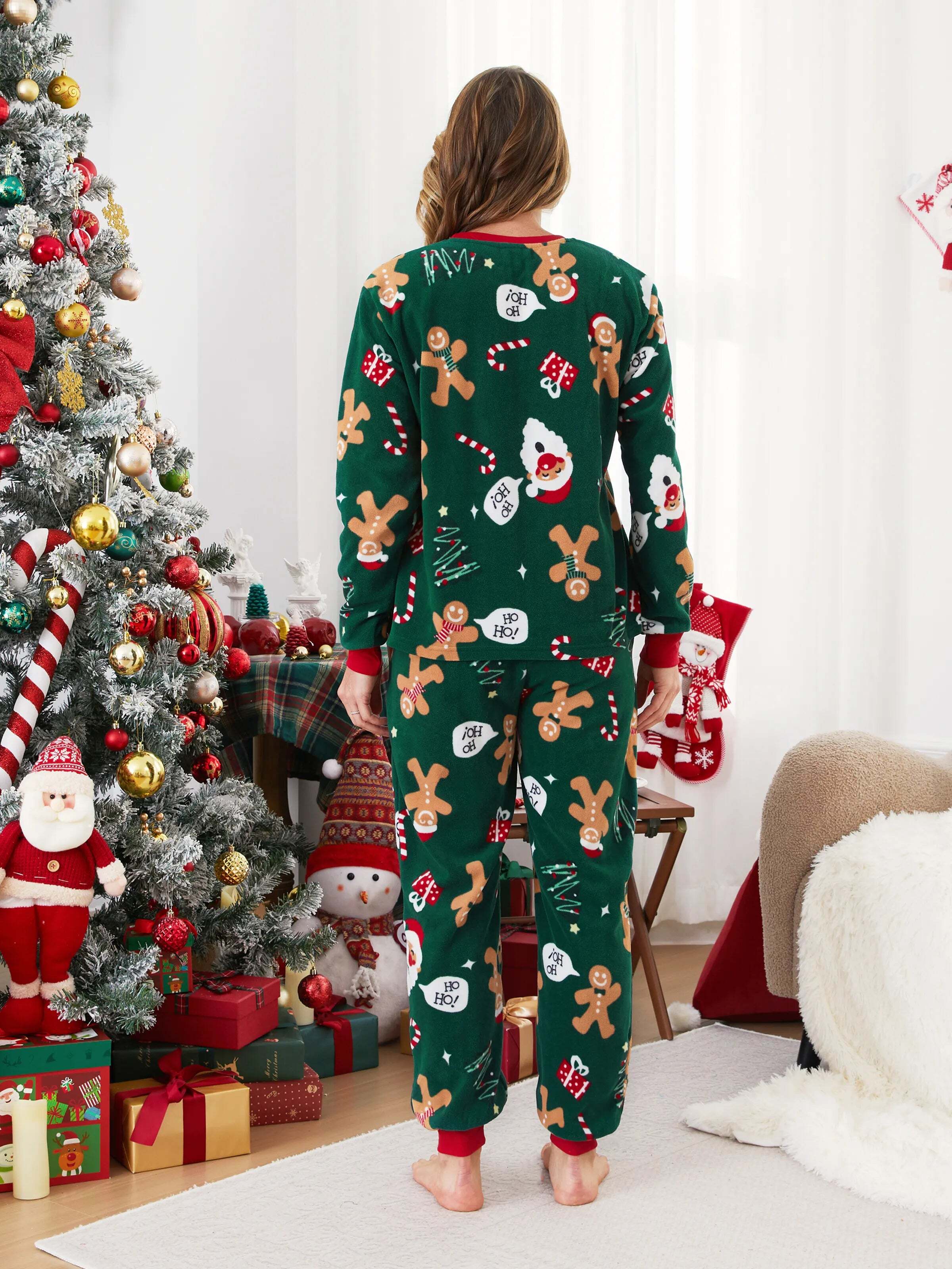 Christmas Pajamas Family Matching Fleece Gingerbread Man Long Sleeves Pajamas Sets with Christmas Socks Dark Green