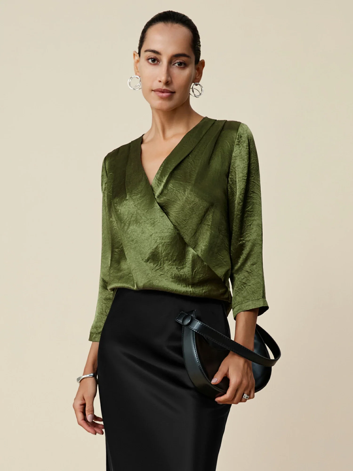 100% Acetate V-Neck Mid-Sleeve Top