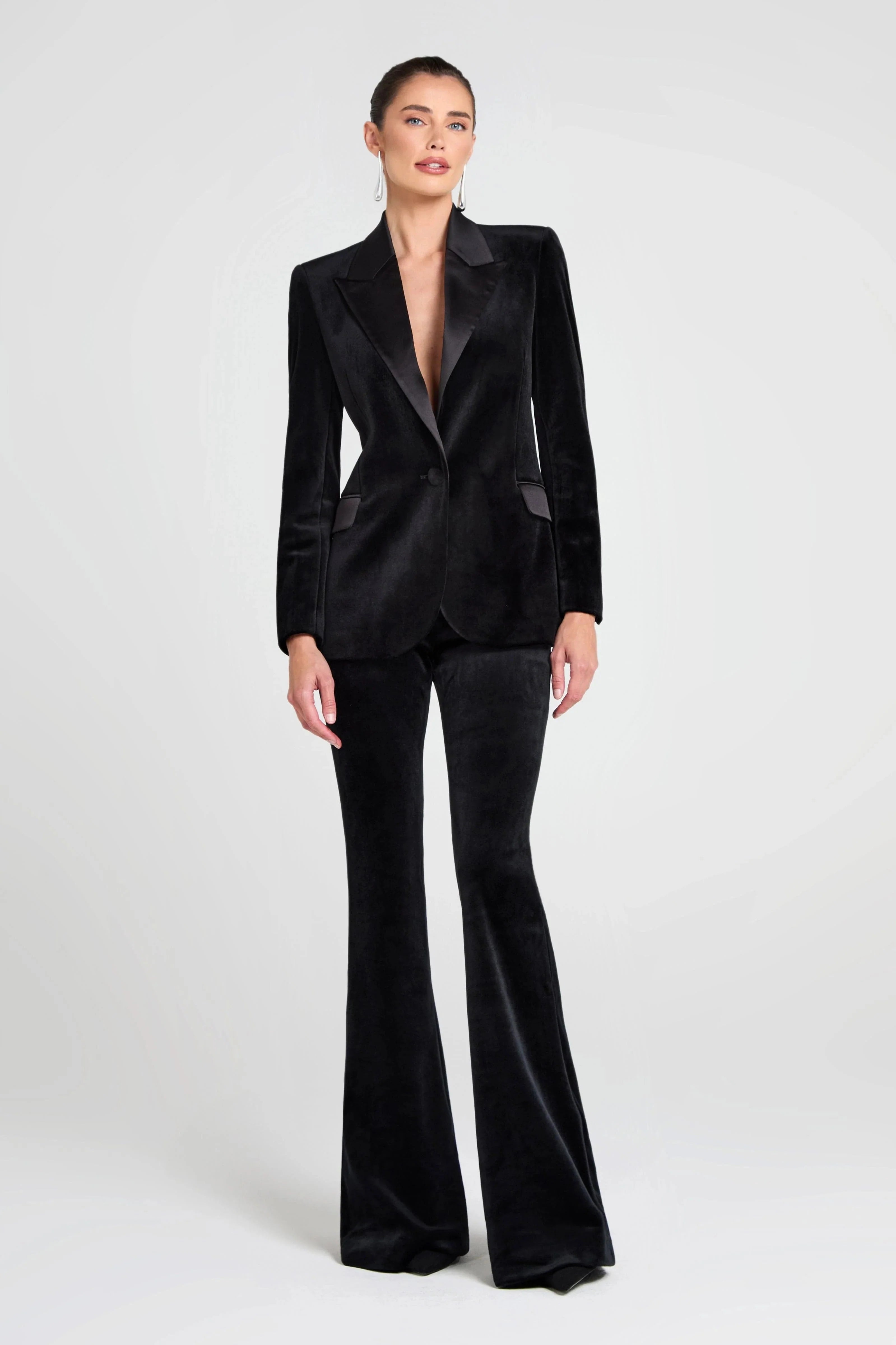 SoloveDress Women’s Black Velvet Two-Piece Suit – Blazer with Satin Lapel and Pants