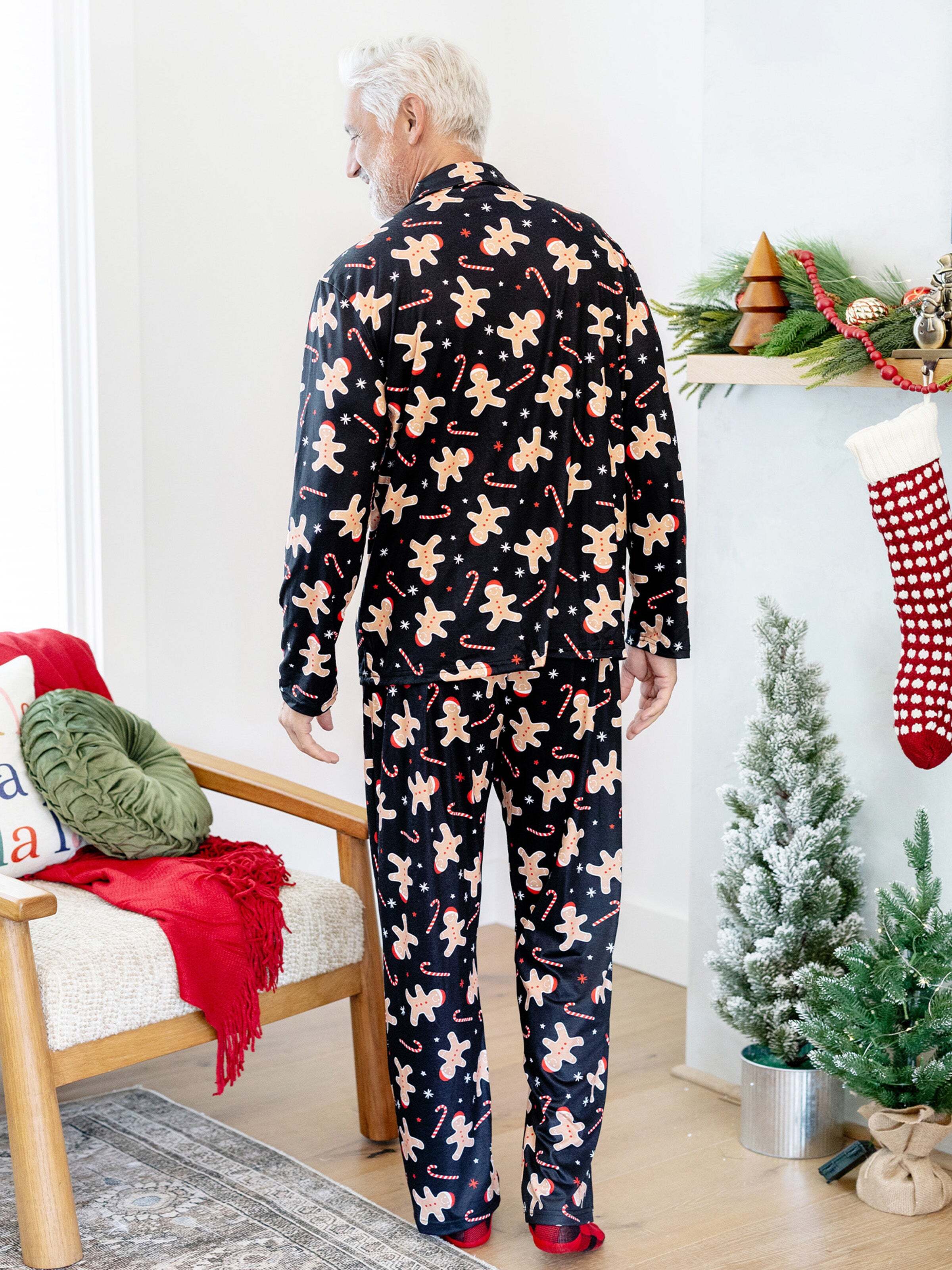 Christmas Matching Family Pajamas Set Gingerbread Print Black PJS with Christmas Socks Black