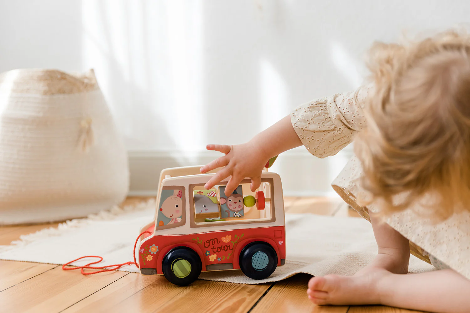 Friends on Tour Pull-Along Bus