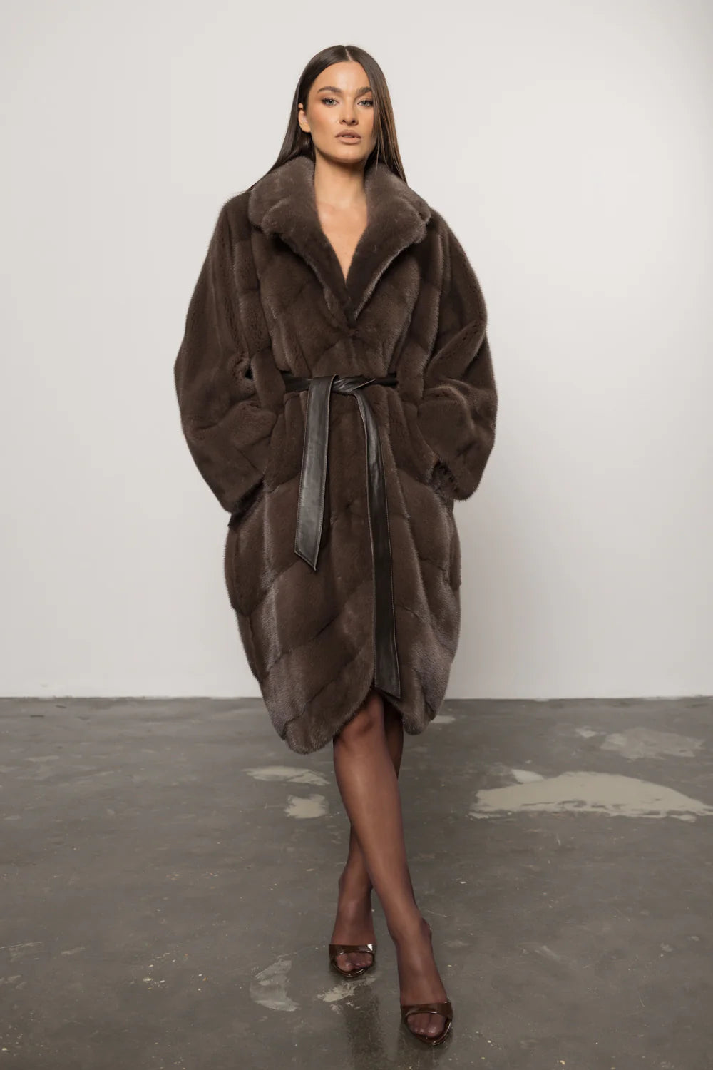 Palton din Blană Naturală de Vizon NAFA, cu Cordon din Piele, Chocolate 425