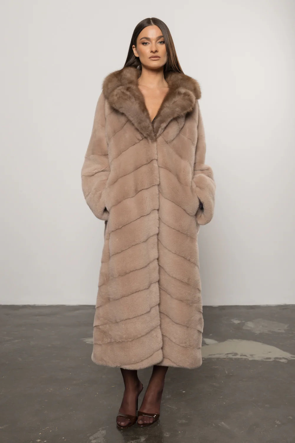 Haină din Blană Naturală de Vizon cu Guler din Zibelina, Femei, Cappuccino 426