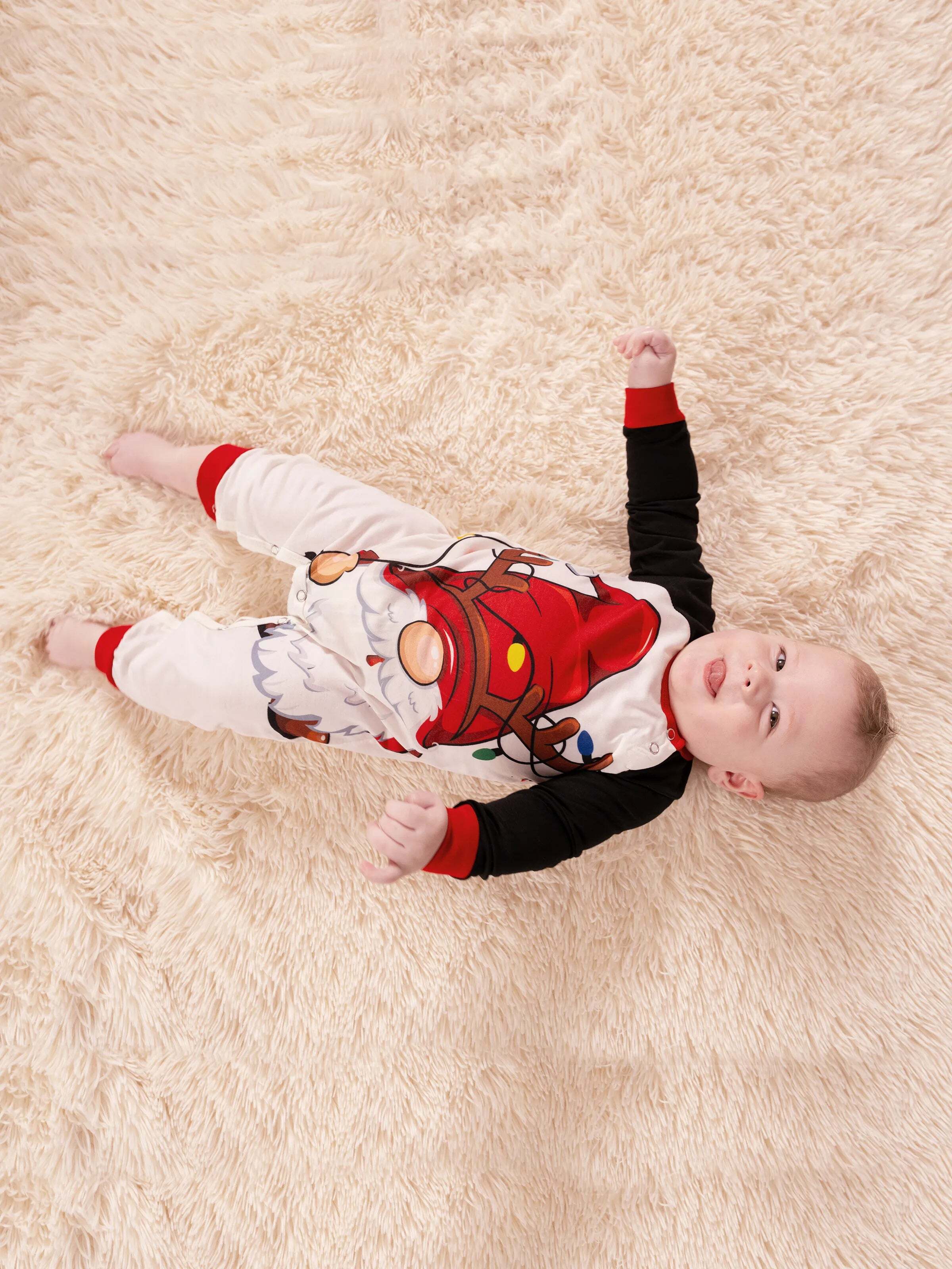 Christmas Family Matching Santa Print Raglan Sleeves Pajamas Sets with Christmas Socks (SGS Certied Safety) Red