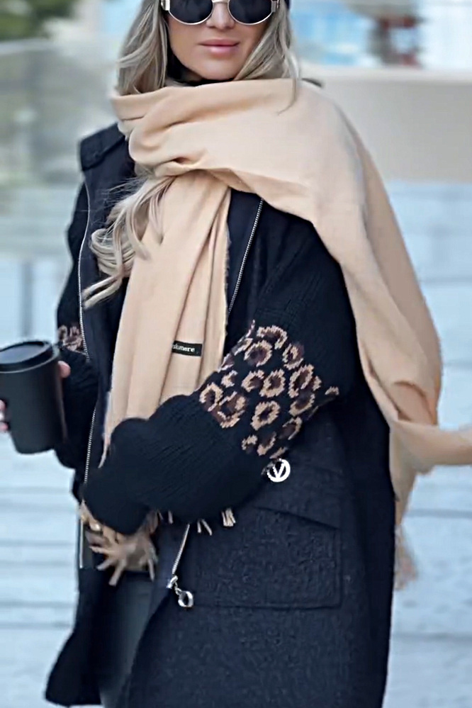 Contrast leopard print hooded knitted jacket