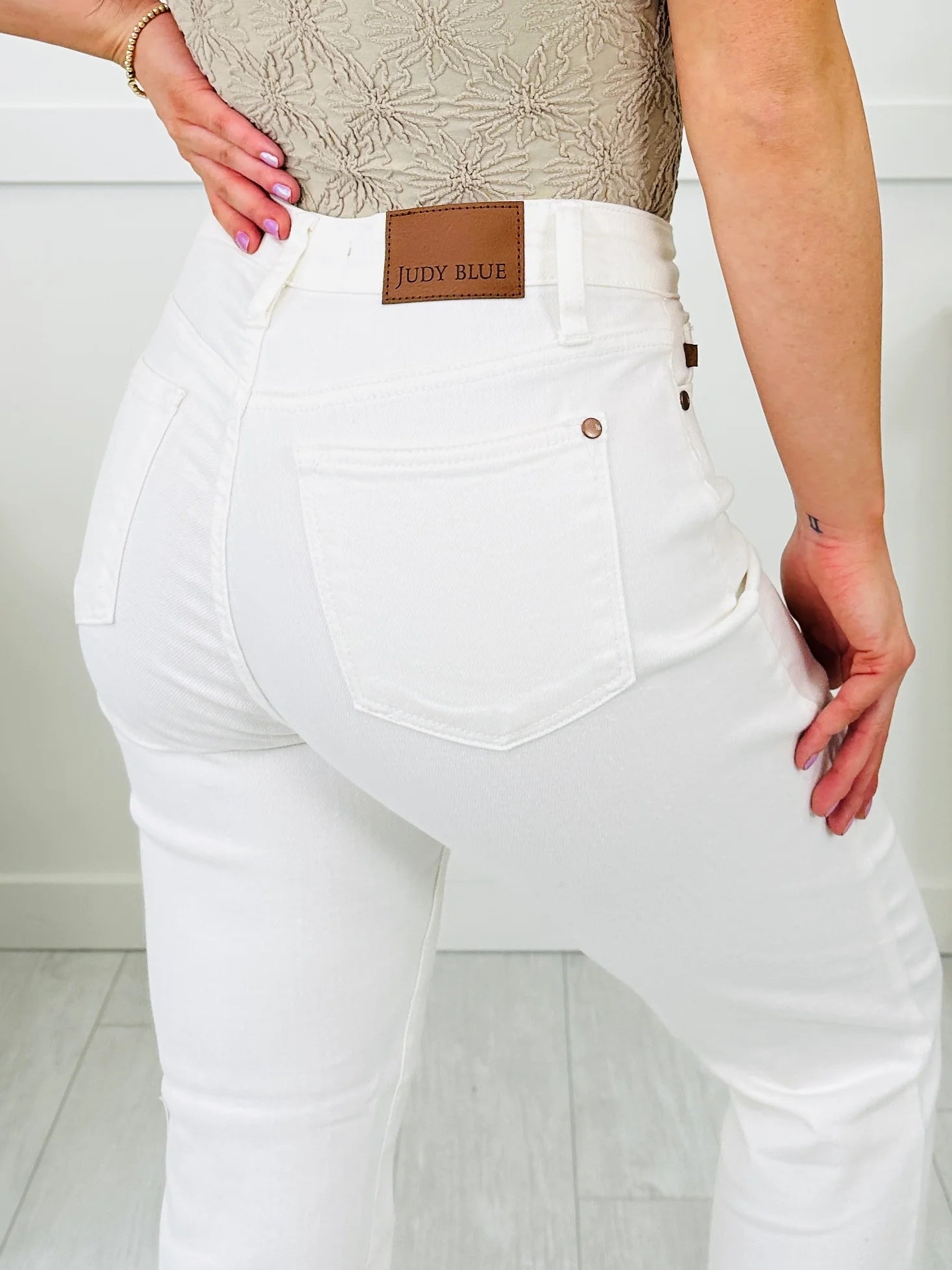 Judy Blue Perfect Match White Double Cuff Boyfriend Jeans in Reg/Curvy