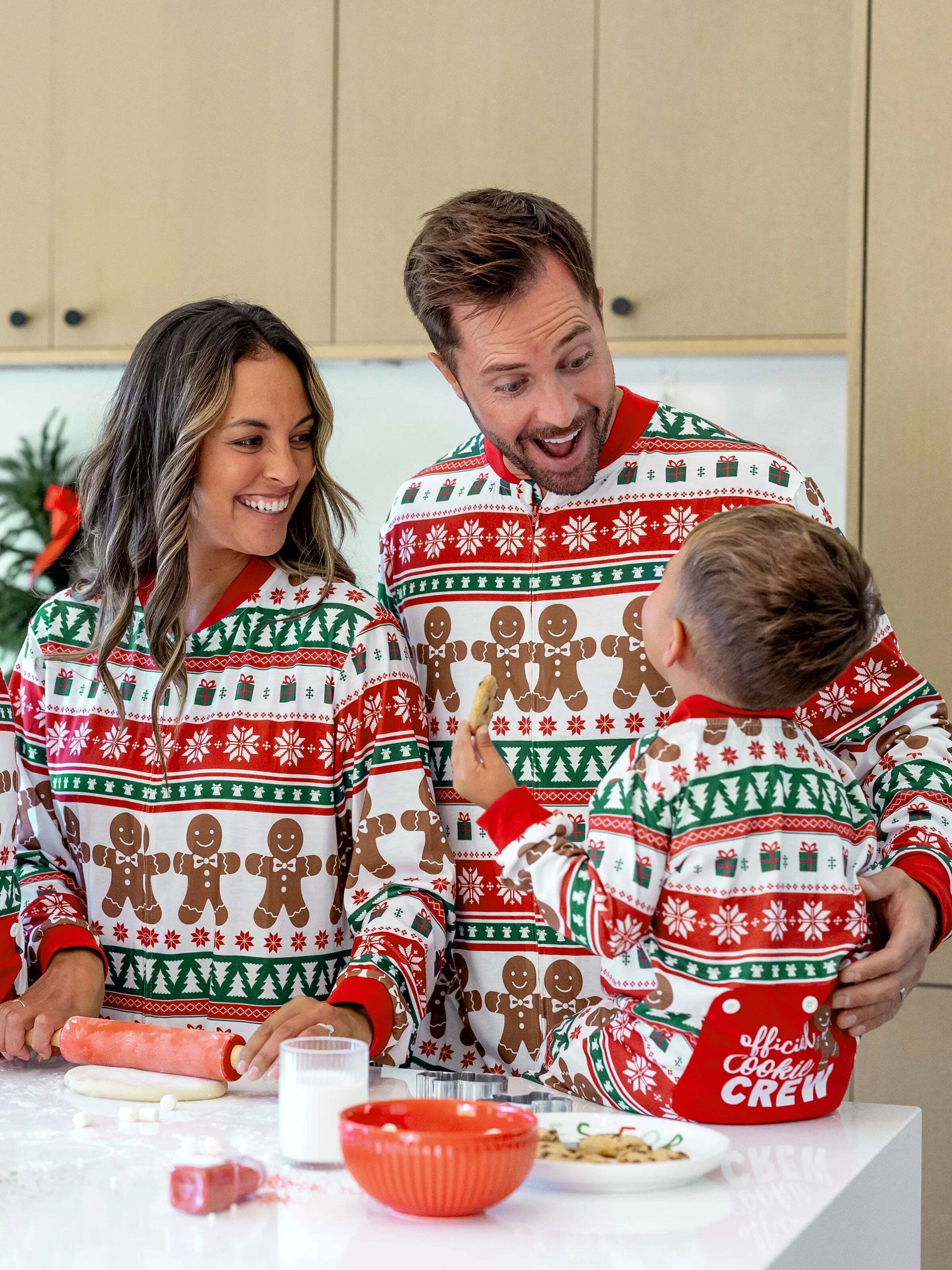 Christmas Matching Family Pajamas Set Gingerbread Christmas-theme Plaid Print PJS with Christmas Socks Red