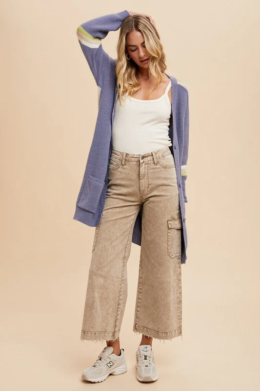 Wear Raw Hem Wide Leg Jeans with Cargo Pockets