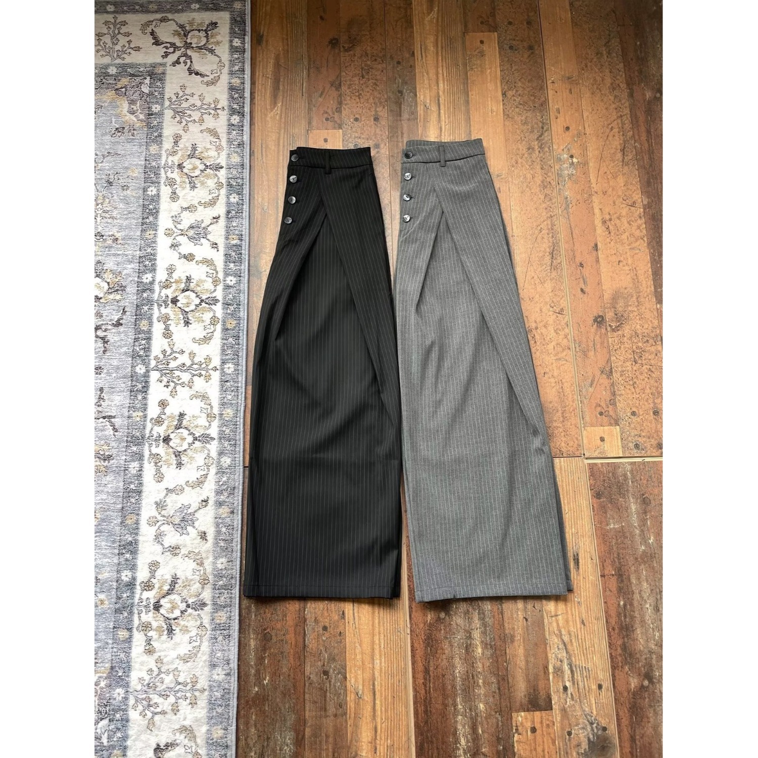 Pleated casual multi-button trousers