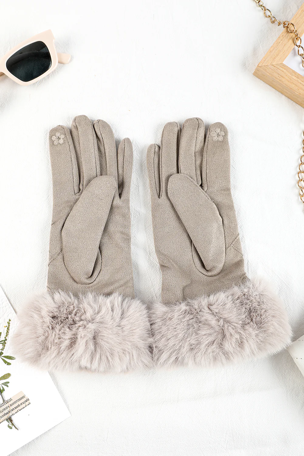Parchment Rhombus Texture Plush Cuff Gloves