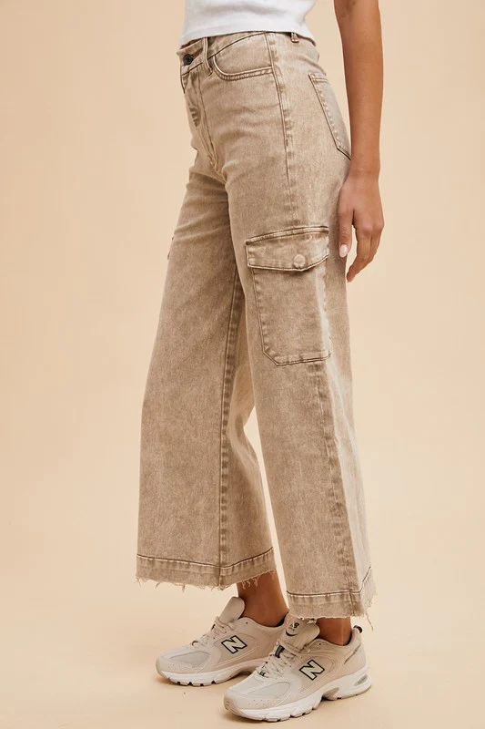 Wear Raw Hem Wide Leg Jeans with Cargo Pockets