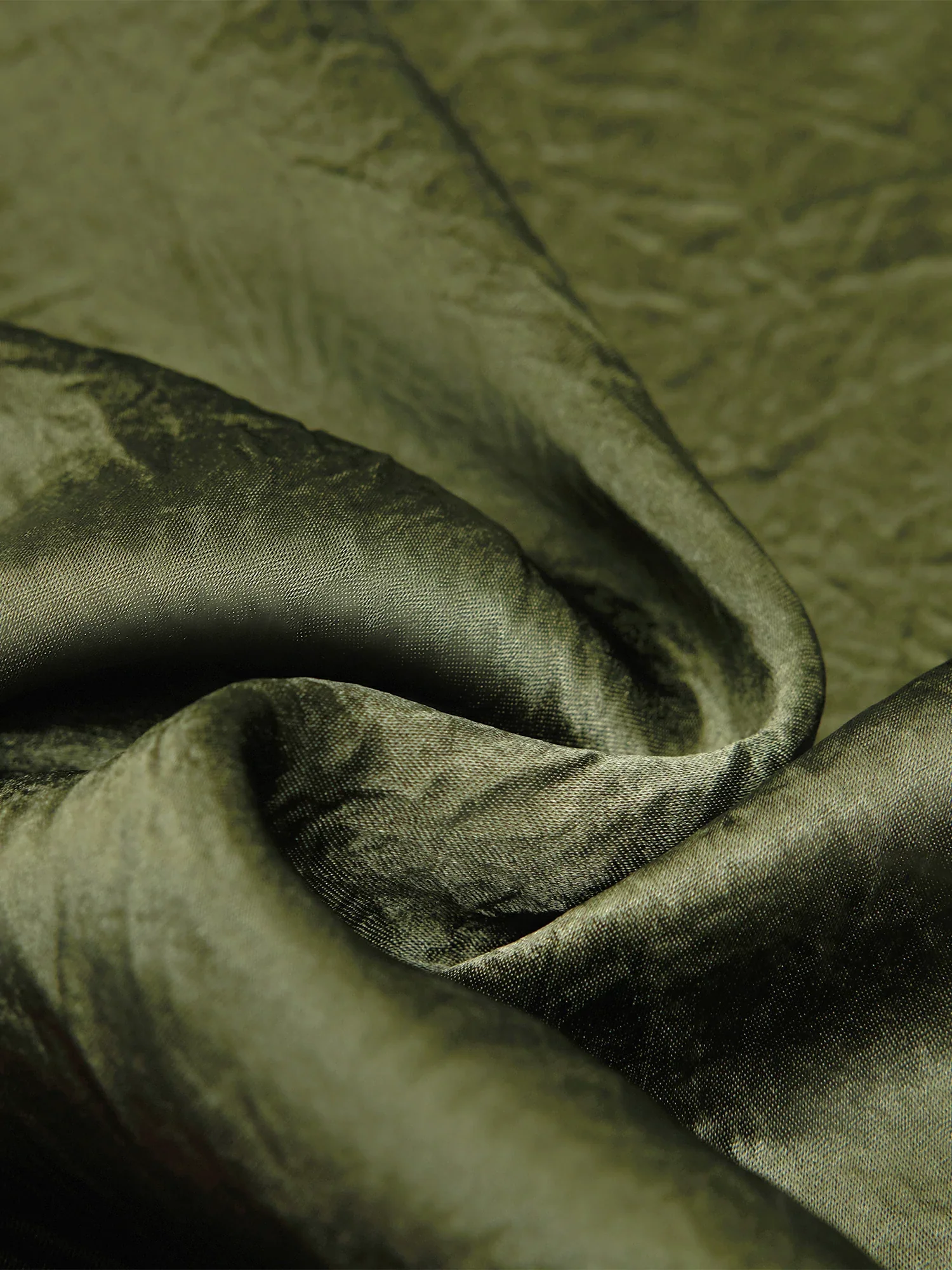 100% Acetate V-Neck Mid-Sleeve Top