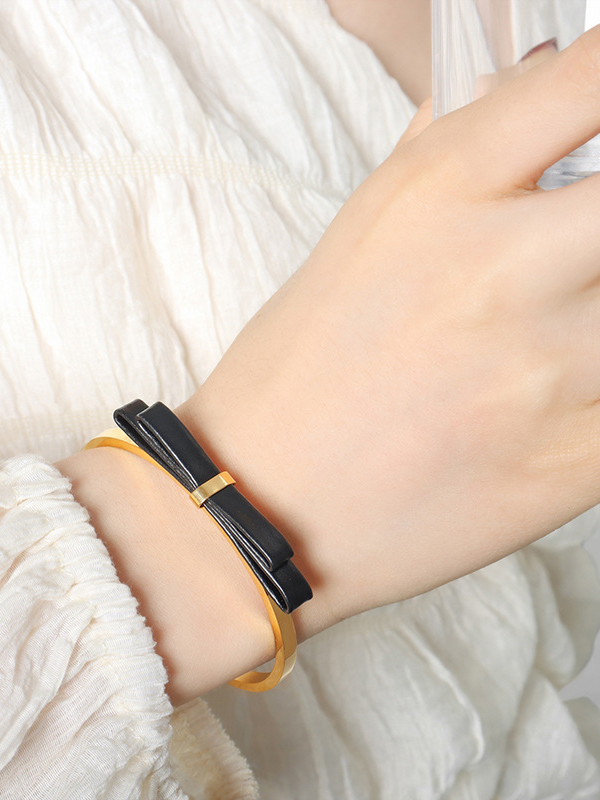 Bow-Embellished Contrast Color Bracelet Accessories