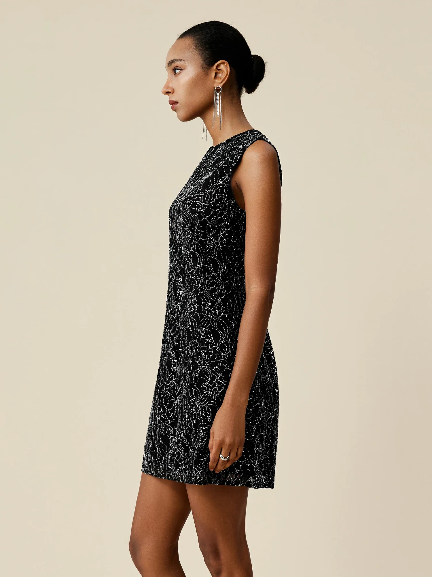 Round Neck Sleeveless Silver Metallic Lace Dress