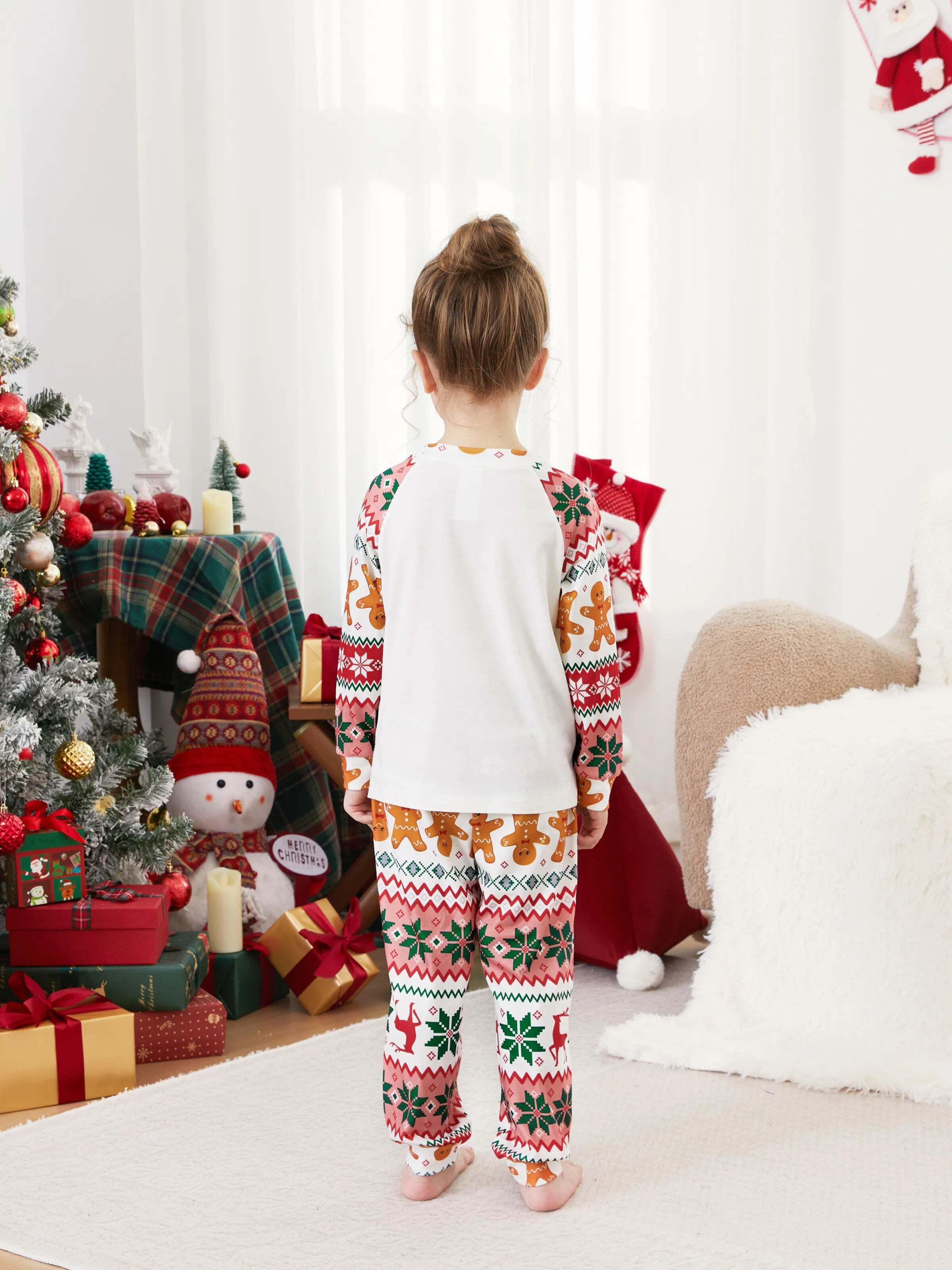 Christmas Pajamas Family Matching Santa's Cookies Gingerbread Man Pattern Pajamas Sets with Christmas Socks MultiColour