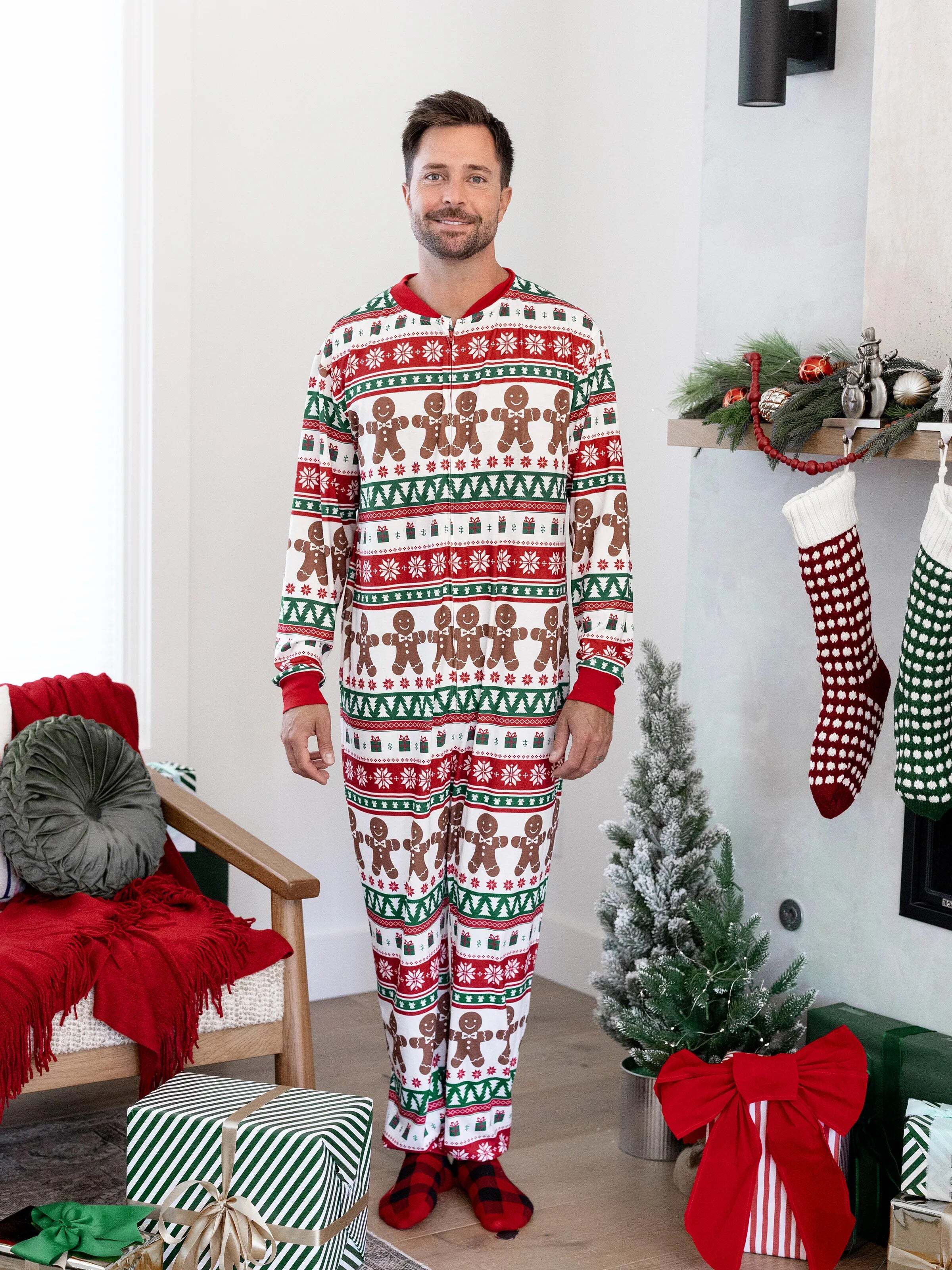 Christmas Matching Family Pajamas Set Gingerbread Christmas-theme Plaid Print PJS with Christmas Socks Red