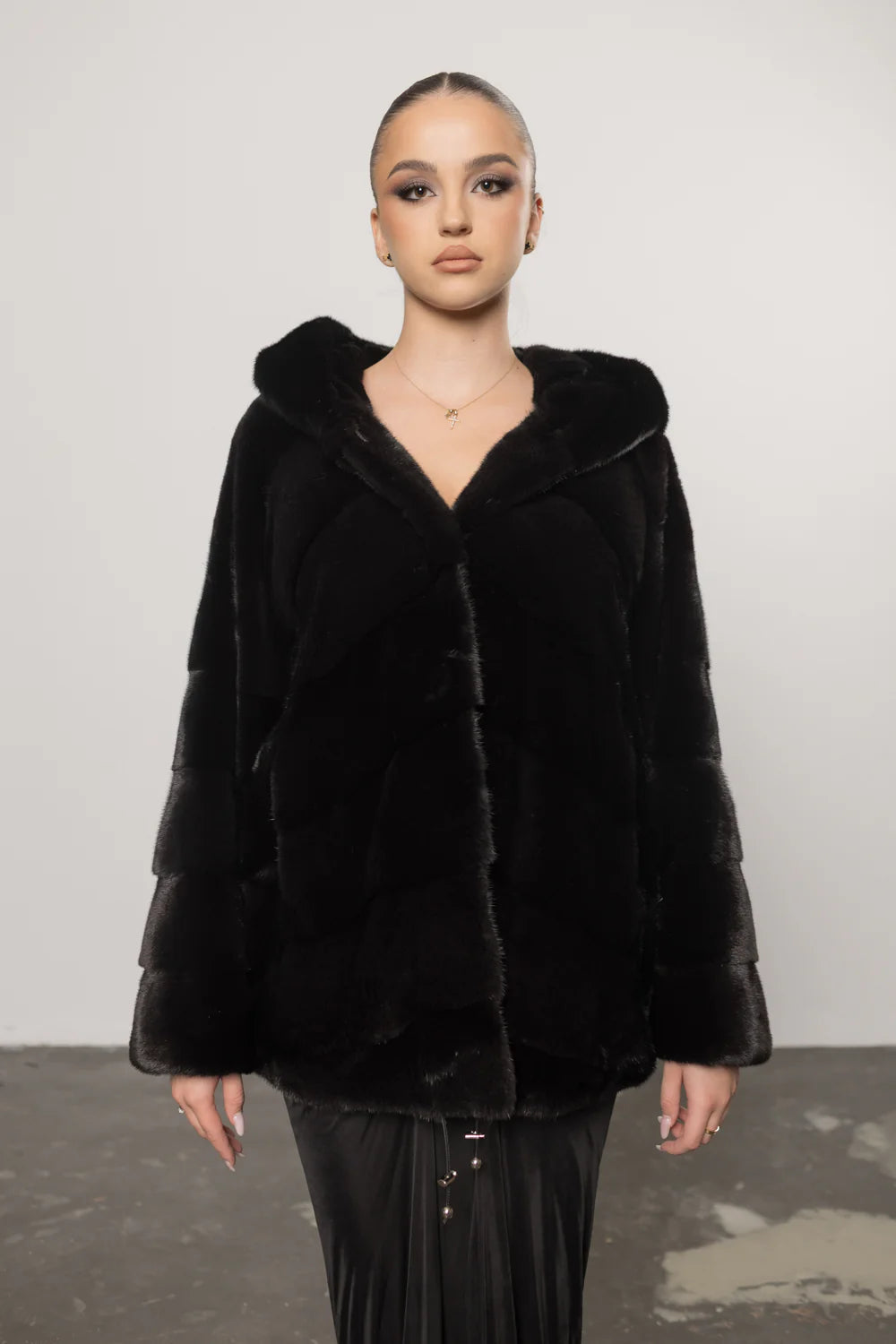 Haină din Blană Naturală de Vizon, cu Glugă, Femei, Diamond Black 416