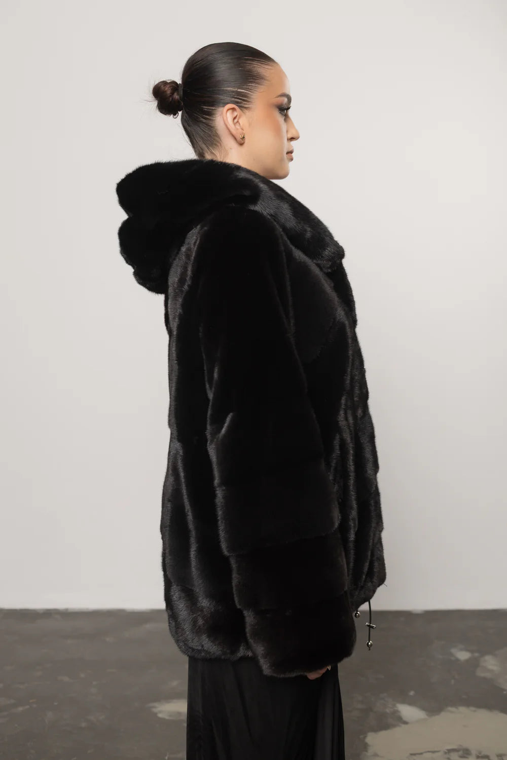 Haină din Blană Naturală de Vizon, cu Glugă, Femei, Diamond Black 416