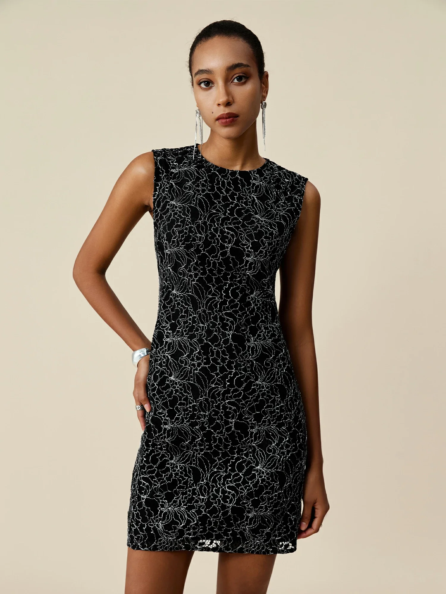 Round Neck Sleeveless Silver Metallic Lace Dress